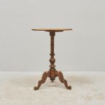 1561 8472 PEDESTAL TABLE